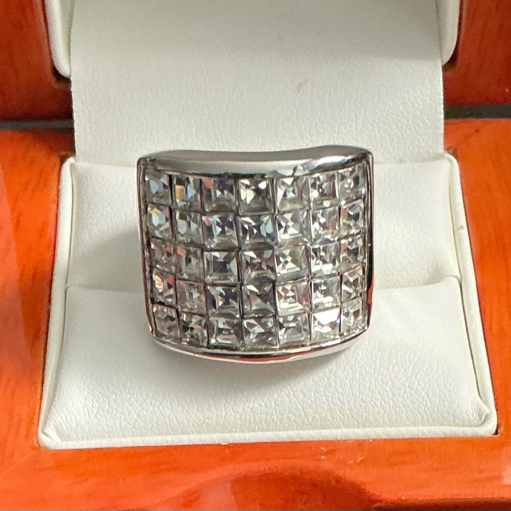 Bold Elegant Silver tone Brilliant Crystal Pattern Ring, Size 6
